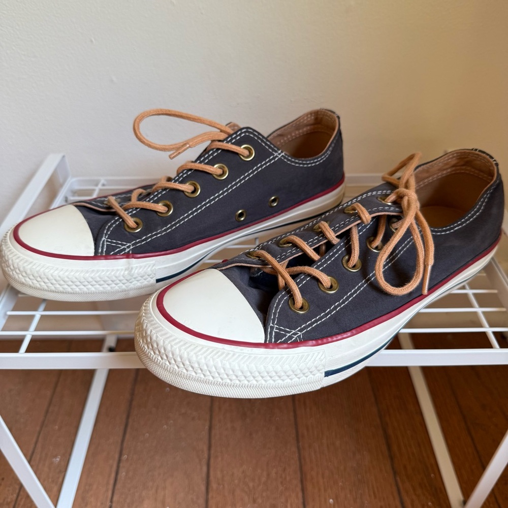 Converse All-Star Low-Rise Sneakers Chuck Taylor‎ EUC Men’s 4 Women’s 6